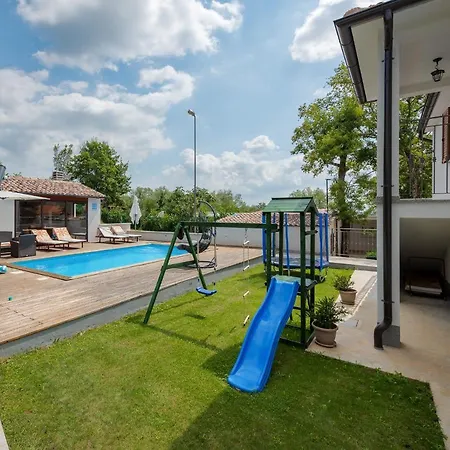House Smoky With Private Pool And Jacuzzi
