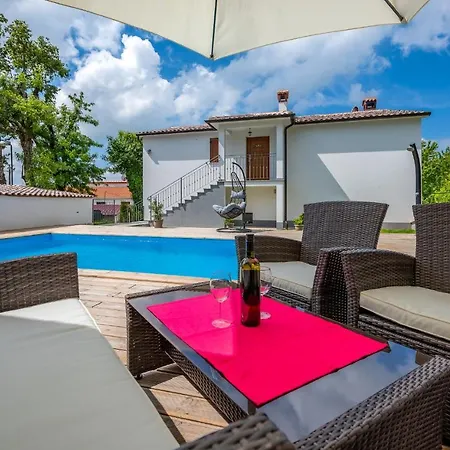 House Smoky With Private Pool And Jacuzzi